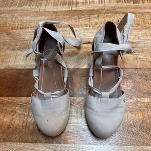 Vionic Lace up Sandal